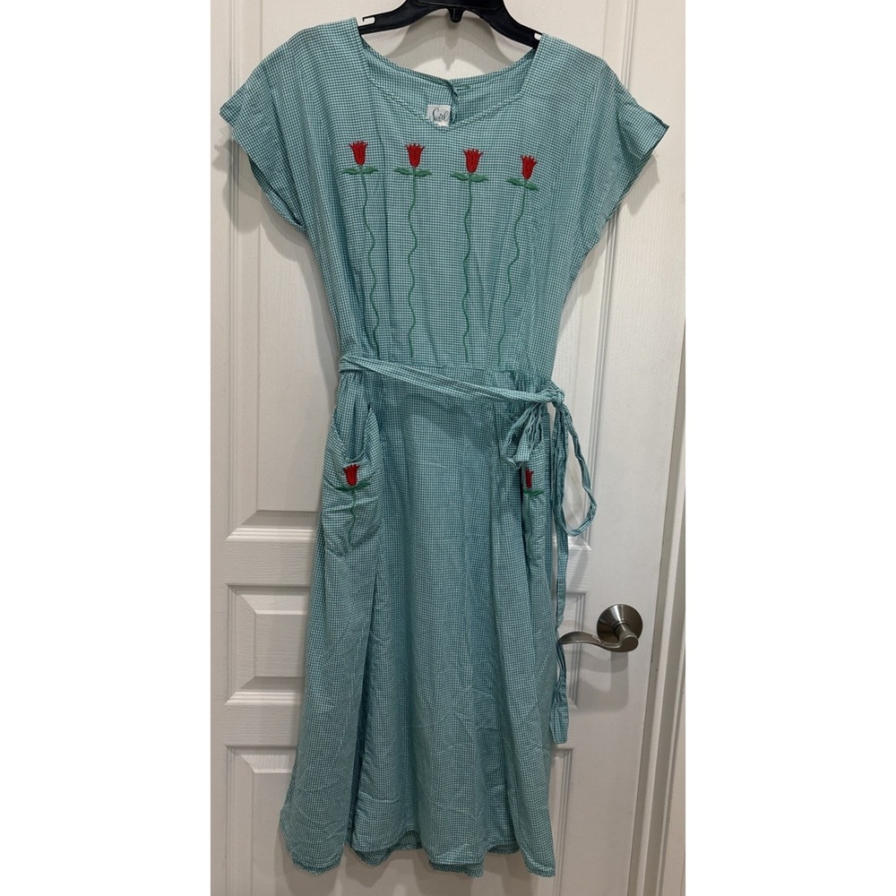 Vintage 1950s SWIRL Wrap Day Dress 50s Floral Embroidered green Gingham Cotton